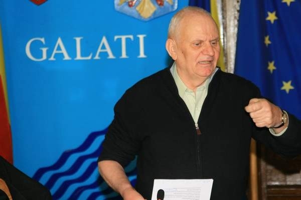 Nu-i o glumă. Pesedistul Dumitru Nicolae îl votează pe liberalul Klaus Iohannis