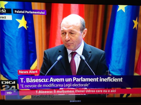 La congresul PMP Traian Băsescu a repetat de trei ori: "Mă lepăd de Elena!"