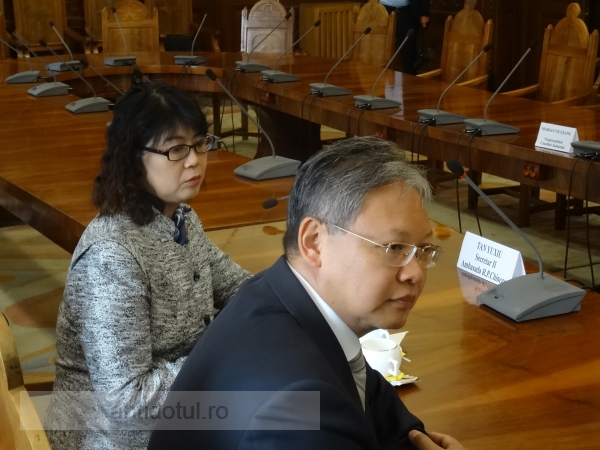 Cît și de ce s-a rîs cu ocazia vizitei ambasadorului Chinei în Galați (foto)