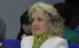 Blonda care le-a sucit mințile președinților CJ din Galați și Brăila (foto)