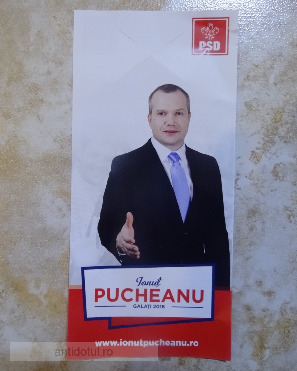 Candidatul Pucheanu s-a băgat în cutiile poștale cu mîna întinsă după voturi (foto)