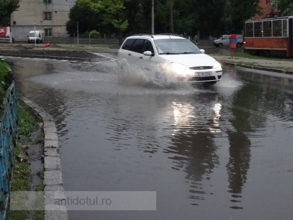Nu întîmplător, în Galați, campania electorală s-a terminat cu multă apă de ploaie (foto)
