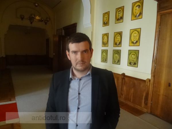Acum 9 luni urla împotriva sistemului. Astăzi, este consilier județean PSD Galați (video)