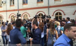 Klaus Iohannis a fost selfuit în curtea Universității "Dunărea de Jos"