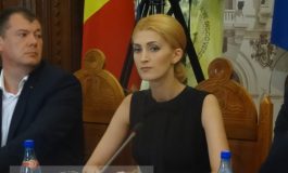 Sexy consiliera PSD Andreea Naggar se declară ruptă-n cur